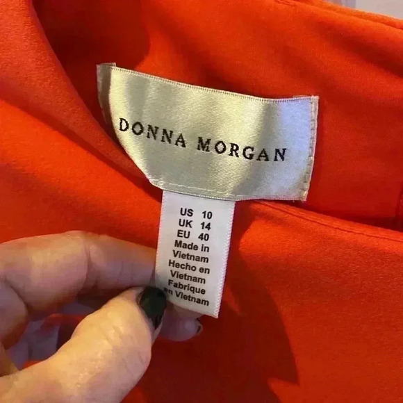 Donna Morgan Kendall Sheath Dress with 3/4 flutter sleeves - Size 10 🔥 - Picture 4 of 6